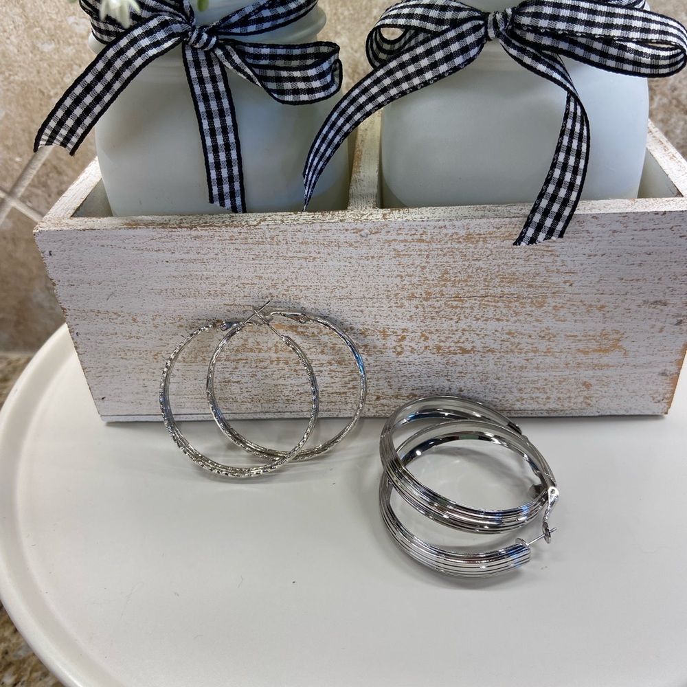 Set of 2 Hoop Earrings